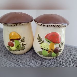 VINTAGE MERRY MUSHROOM